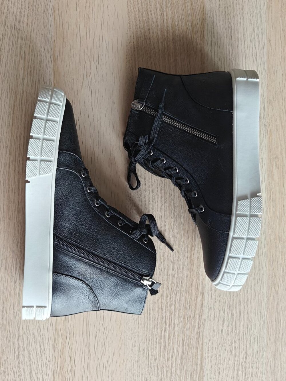LINEA PAOLO GIO HIGH-TOP SNEAKERS (SIZE 9M)